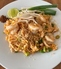 59. Phad Thai koeng- Gewokte rijstnoedels met garnalen en groenten
